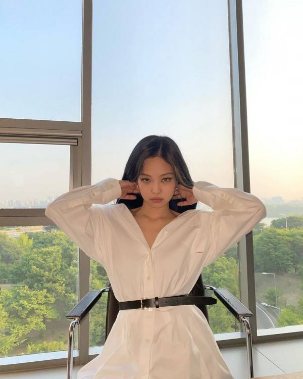 Tips Pakai Baju Lengan Panjang ala Jennie Blackpink