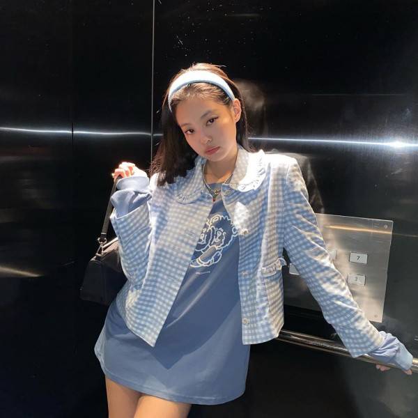Tips Pakai Baju Lengan Panjang ala Jennie Blackpink
