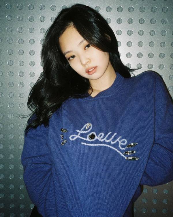 Tips Pakai Baju Lengan Panjang ala Jennie Blackpink