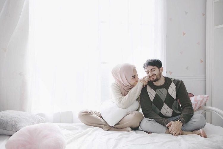9 Inspirasi Gaya Foto Pre-Wedding Hijab dari Seleb Indonesia