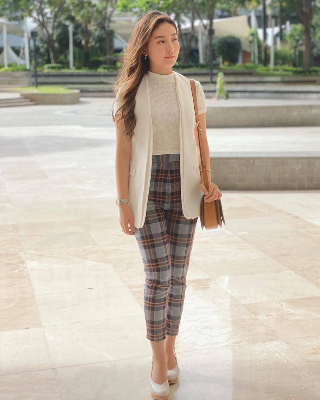 Mix N Match Outfit Warna Putih a La Natasha Wilona