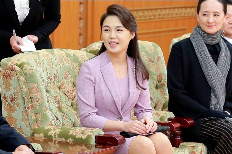 Potret Ri Sol Ju, Istri Kim Jong Un yang Cantiknya Bikin Damai