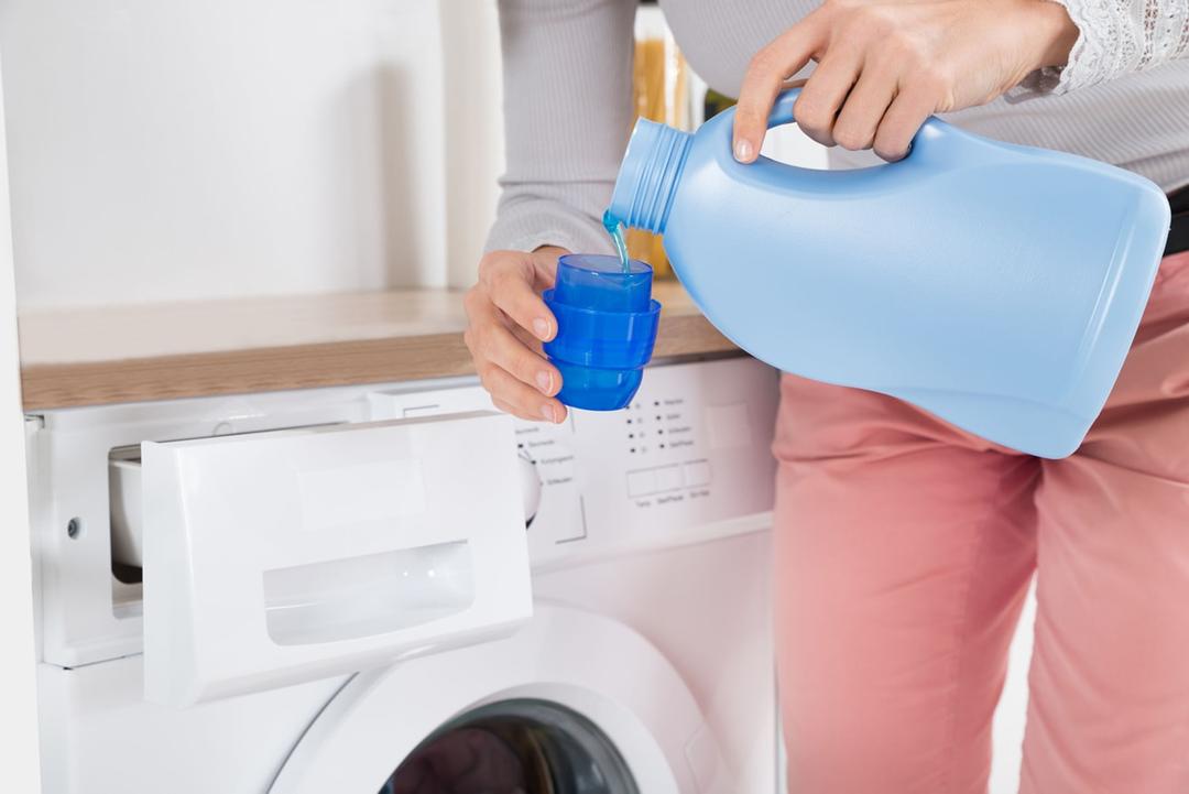 Tips Mudah Menghilangkan Noda Luntur pada Pakaian