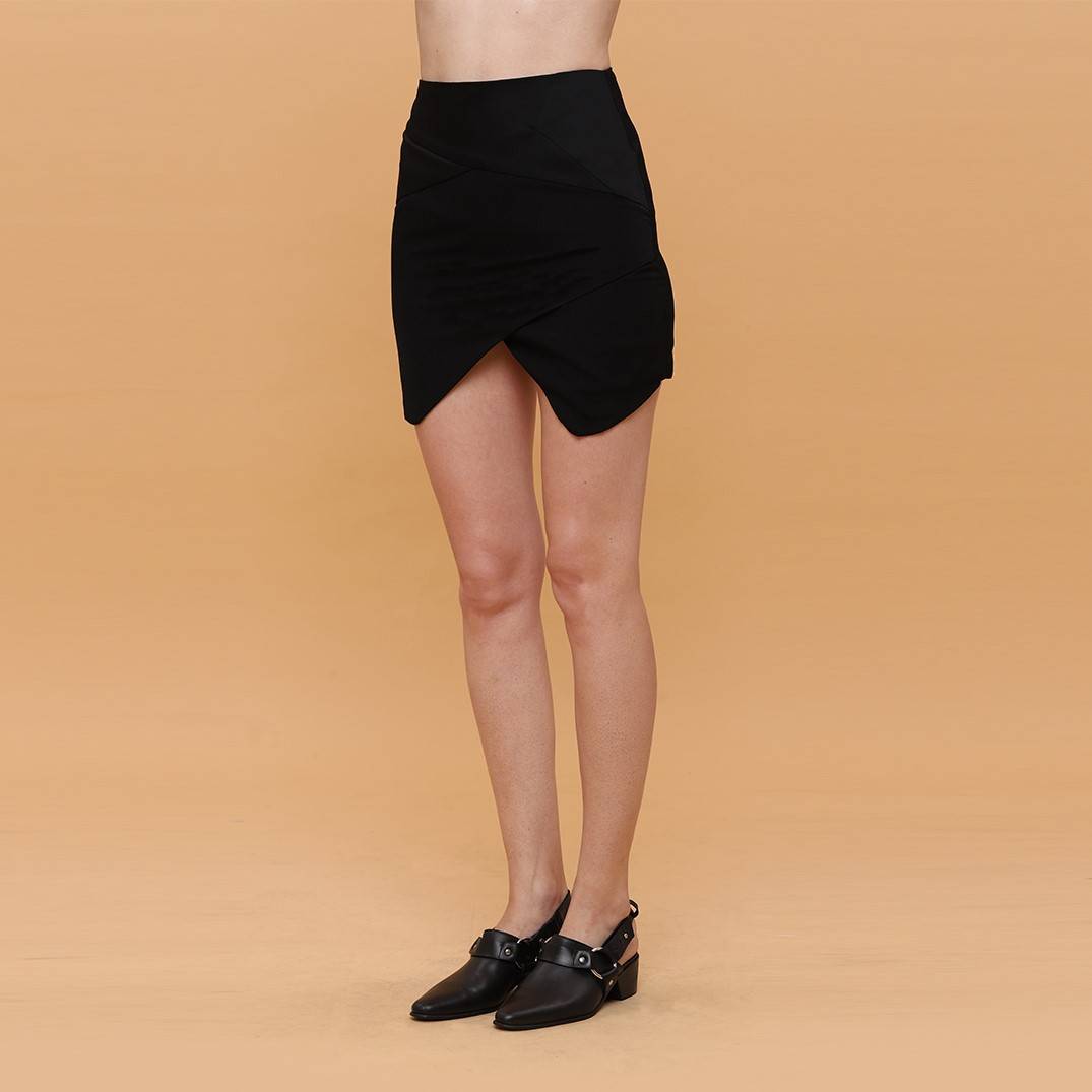 Kumpulan OOTD Rok Mini Brand Lokal di Bawah 300 Ribu