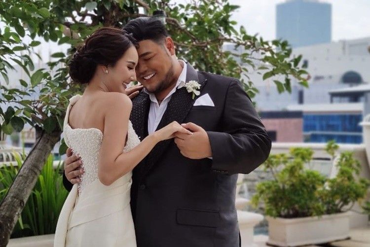 7 Foto Pre-Wedding Ivan Gunawan dan Bella Aprilia yang Curi Perhatian