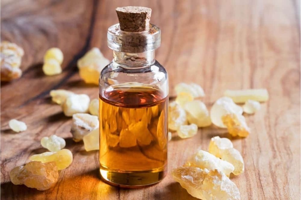 7 Rekomendasi Essential Oils yang Bantu Samarkan Bekas Jerawat