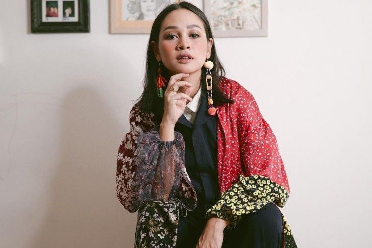 Cara Kreatif Andien Aisyah Padu-Padan Fashion dengan Brand Lokal