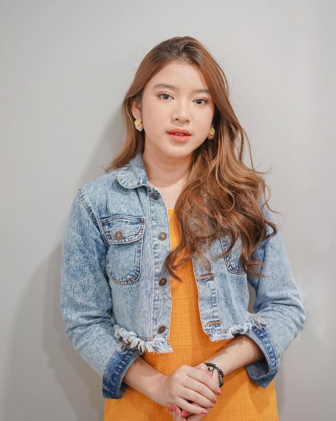 Intip Gaya Tiara Andini, Penyanyi Muda yang Manis Banget!