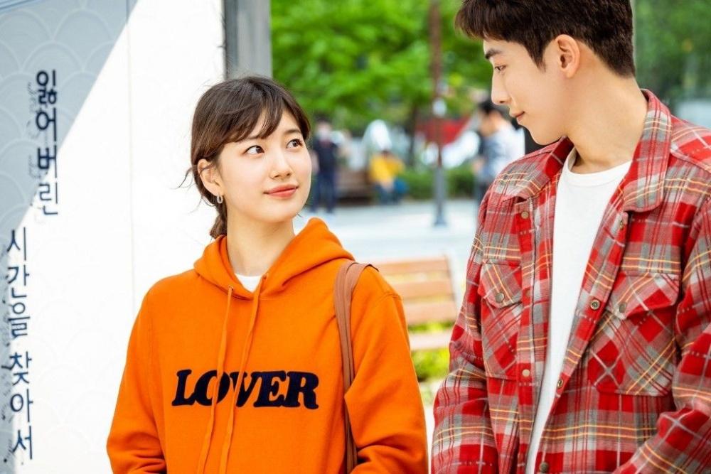 Adu Romantis, Ini 10 Adegan Suzy dengan Nam Joo Hyuk vs Kim Woo Bin