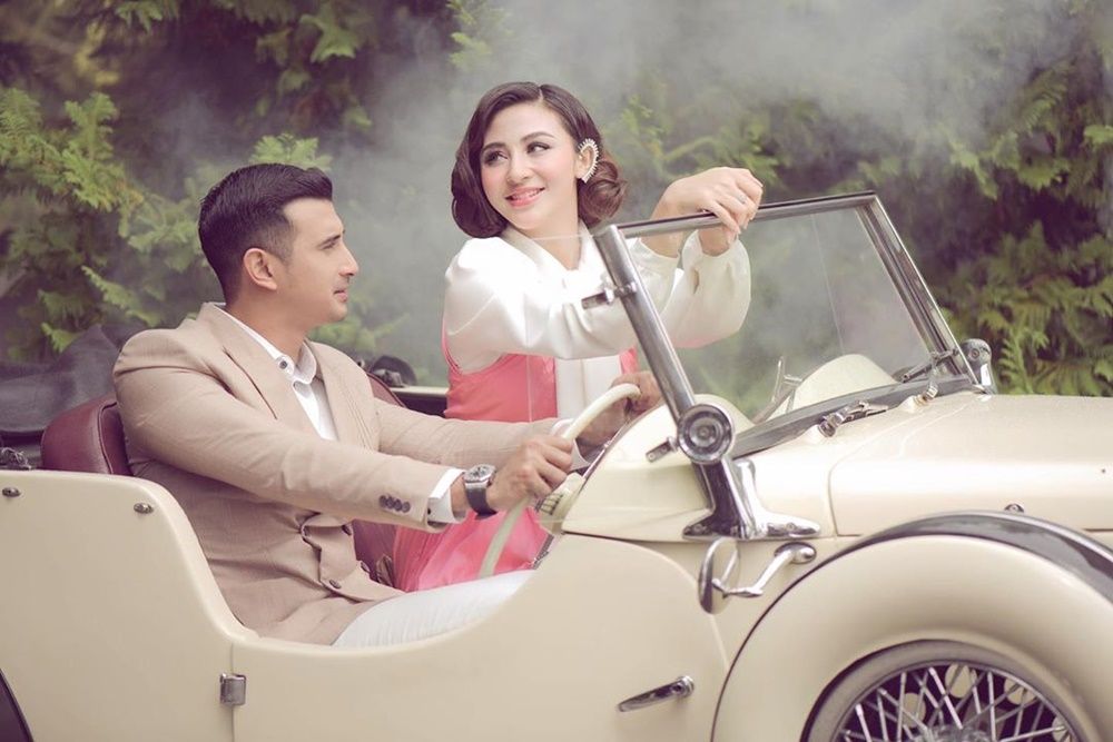 10 Foto Pre-Wedding Ali Syakieb & Margin, dari Gaya Klasik Hingga Adat
