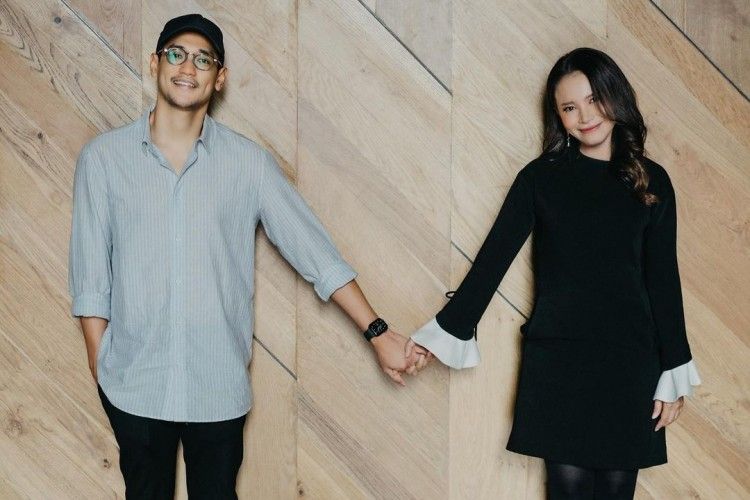 Gaya Mesra Afgan Dan Rossa Romantis Banget