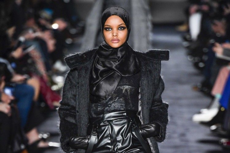 Lebih Pilih Agama Model Muslim Halima Aden Tinggalkan Dunia Fashion