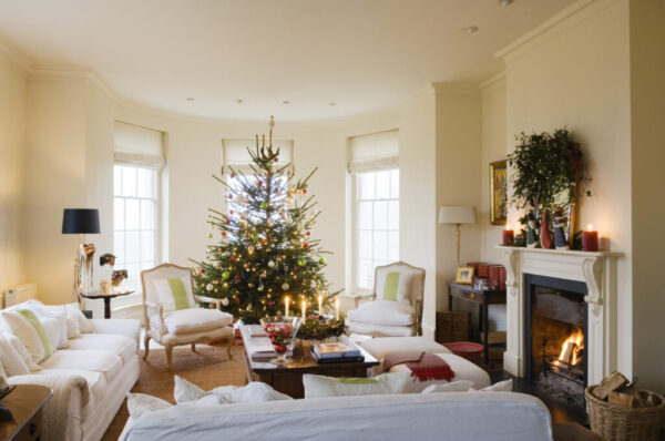 Sambut Natal Bersama Keluarga, Ini 5 Desain Ruang Tamu Paling Memukau