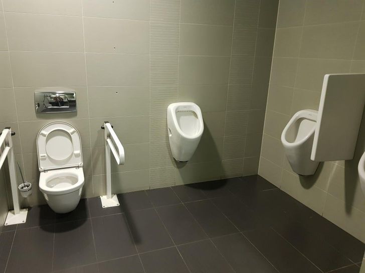 Desain Toilet Zonk ini Bikin Geleng-geleng Kepala