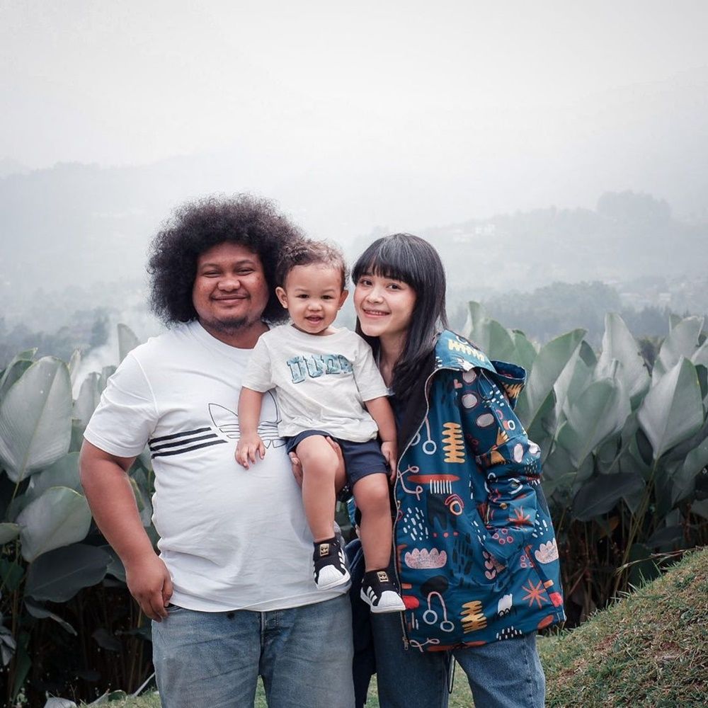 Bikin Iri! 9 Perempuan Ini Bahagia Dinikahi Komika Indonesia