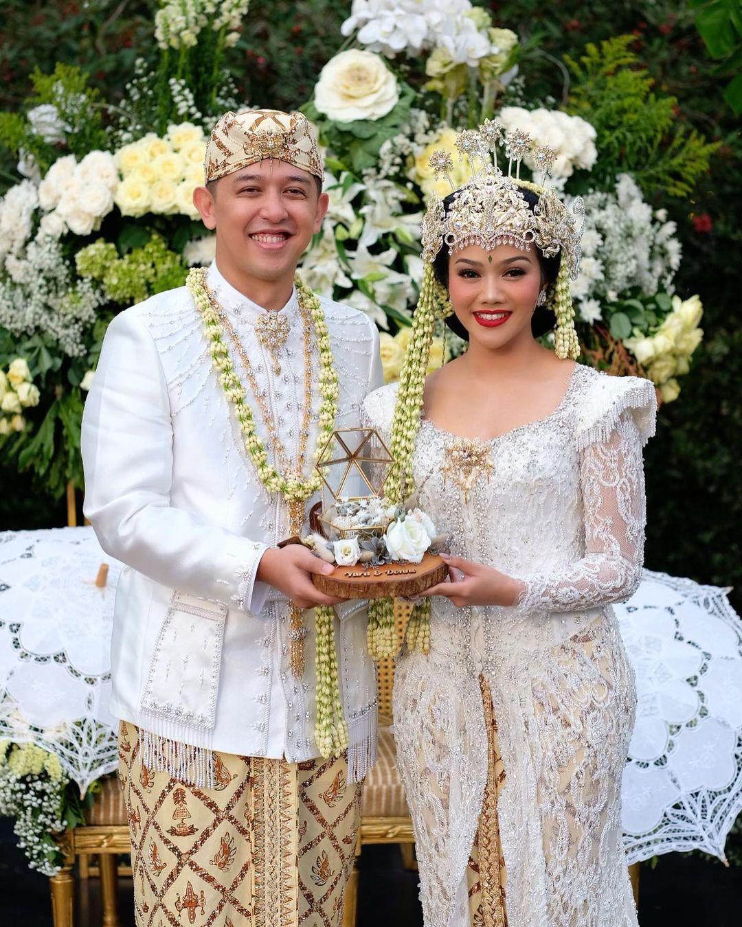 7 Gaya Seleb Indonesia yang Jadi Pengantin Baru, Lagi Mesra-mesranya!