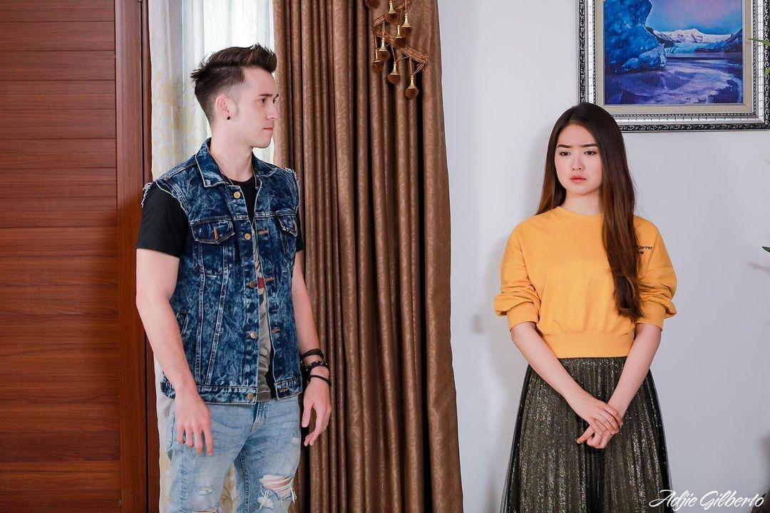 Gaya Kompak Seleb Indonesia dengan Sang Mantan, Nggak Jadi Musuh!
