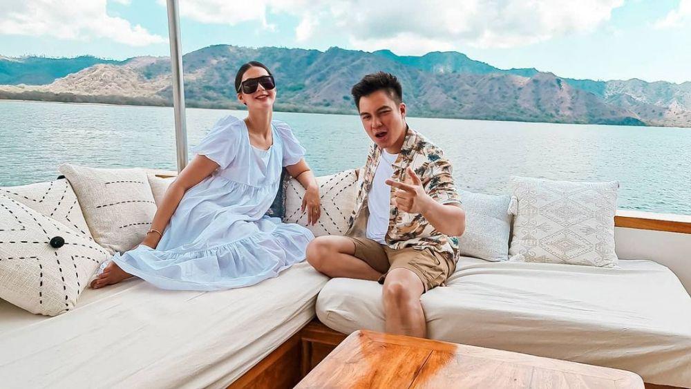 Gemas! 10 Pasangan Artis Ini Cintanya Bersemi di Media Sosial