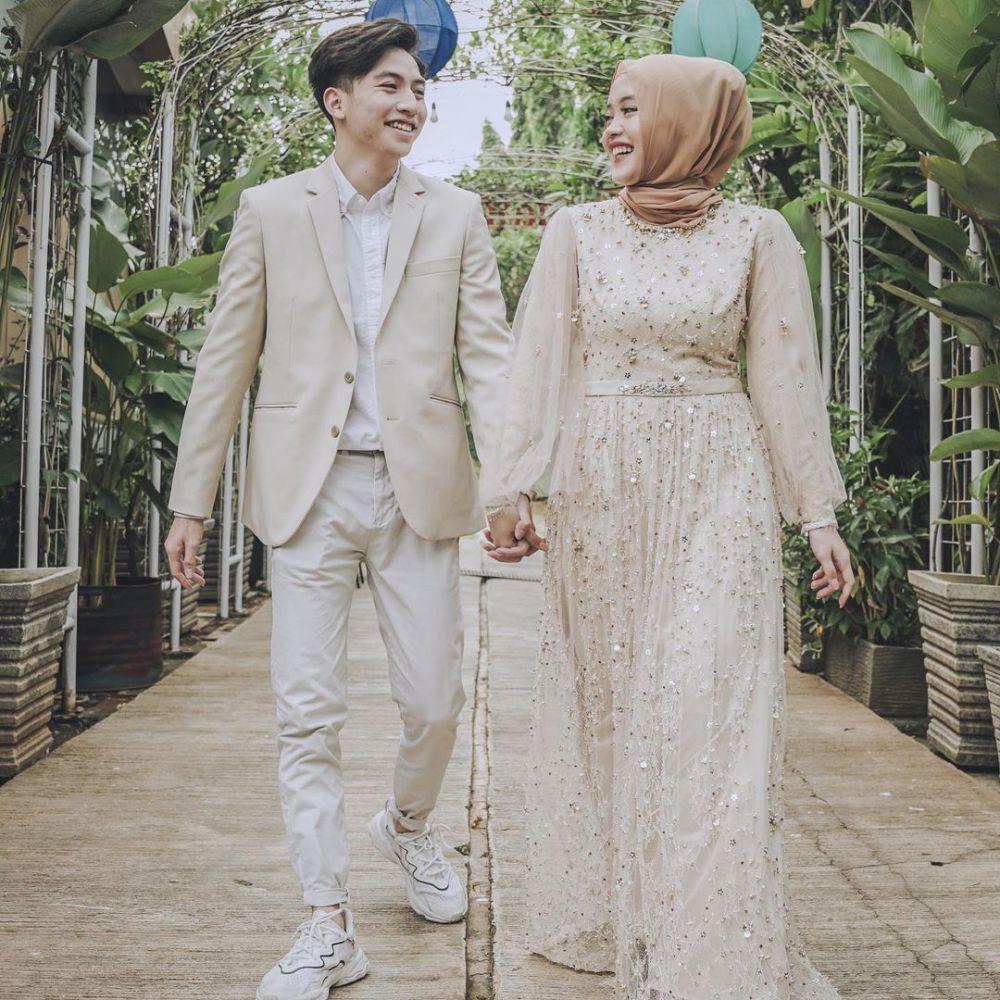 Gemas! 10 Pasangan Artis Ini Cintanya Bersemi di Media Sosial