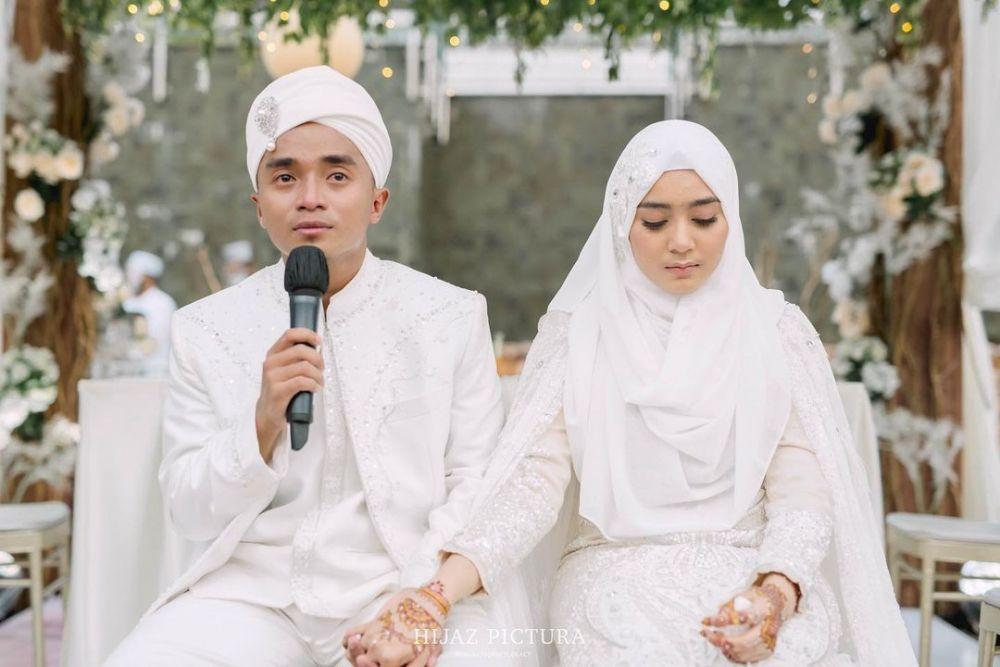 Gemas! 10 Pasangan Artis Ini Cintanya Bersemi di Media Sosial