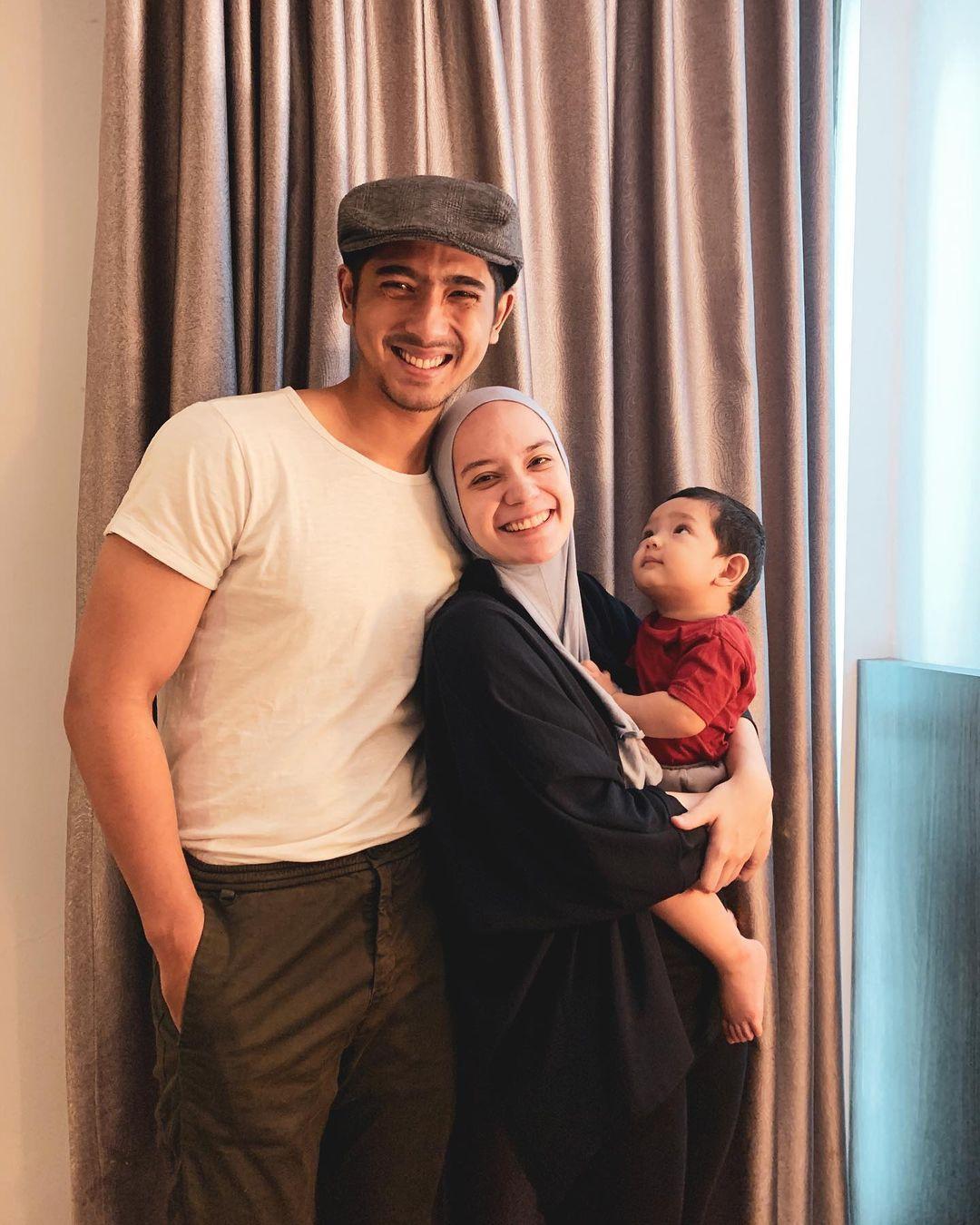 Nggak Hanya sama Amanda Manopo, Ini Gaya Mesra Arya Saloka & Istri