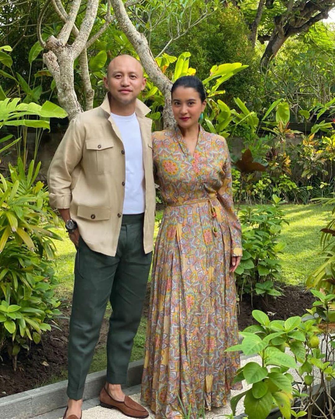 10 Tahun Menikah, Ini Gaya Kompak Marcella Zalianty dan Ananda Mikola