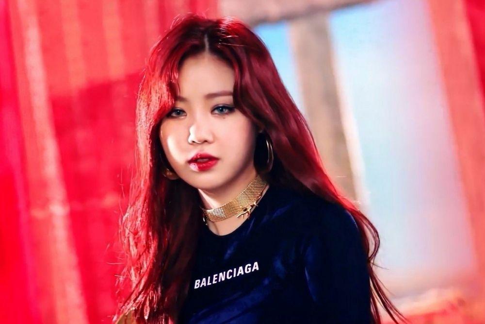 9 Idol Kpop yang Paling Memukau dengan Rambut Merah, Bikin Membara! 