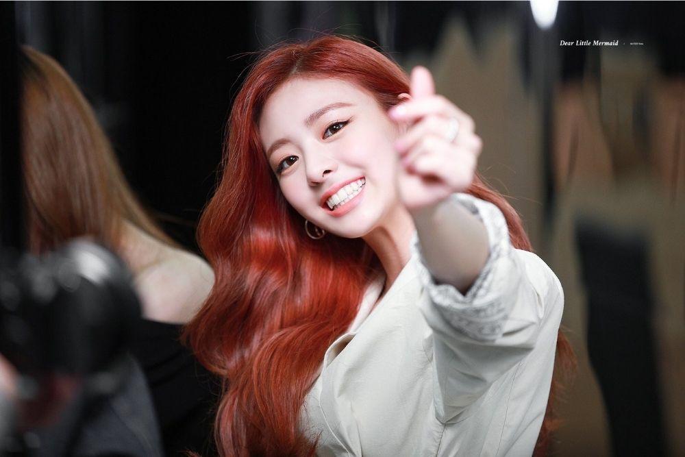 9 Idol Kpop yang Paling Memukau dengan Rambut Merah, Bikin Membara! 