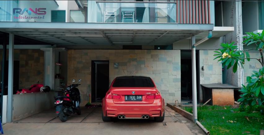 Potret Rumah Gading Marten yang Bergaya Vintage Minimalis