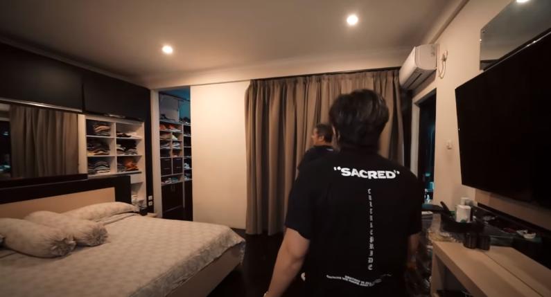 Potret Rumah Gading Marten yang Bergaya Vintage Minimalis