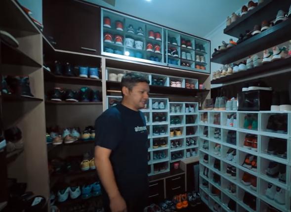 Potret Rumah Gading Marten yang Bergaya Vintage Minimalis