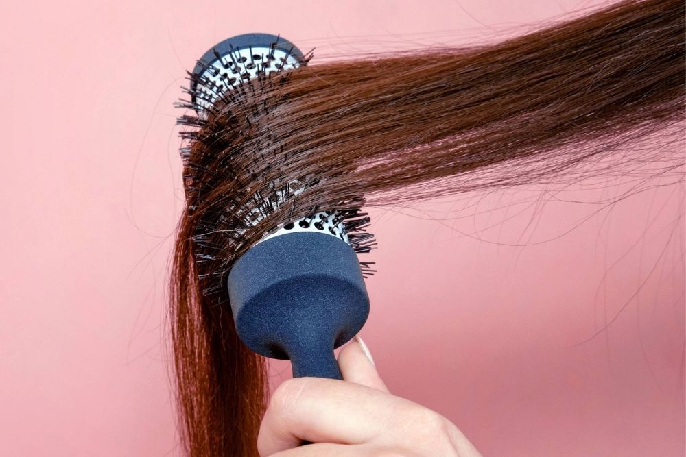 9 Cara Blow Rambut Sendiri di Rumah, Simpel dan Mudah Banget