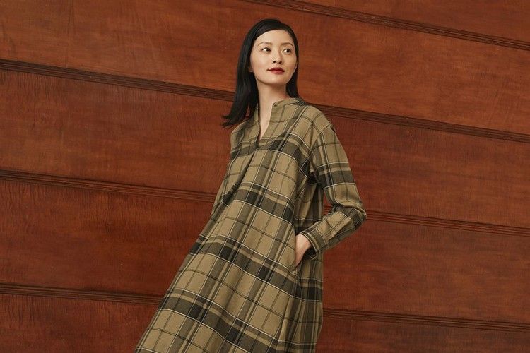 Inspirasi Memakai Dress Flannel untuk Sehari-hari
