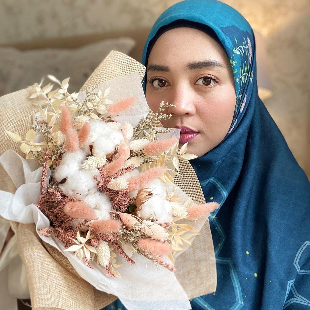 Sudah Tunangan, 9 Artis Ini Justru Batal Menikah