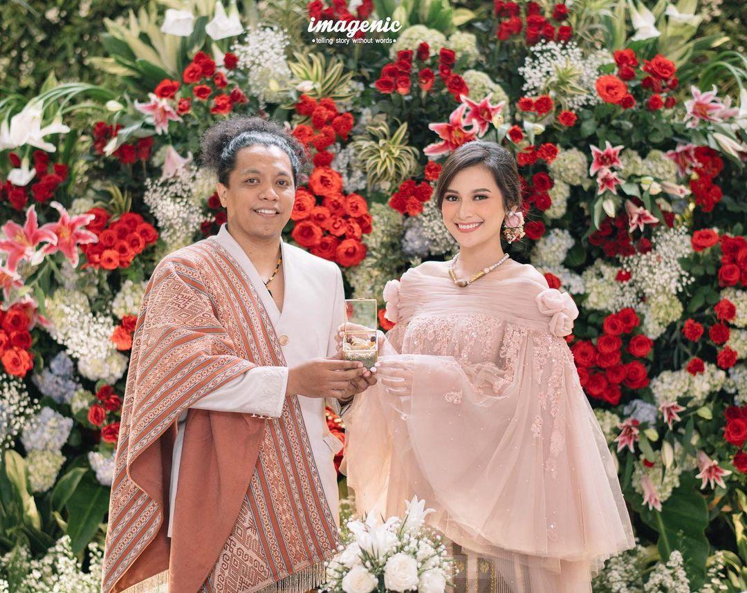 Sah Jadi Istri Arie Kriting, Ini Gaya Indah Permatasari