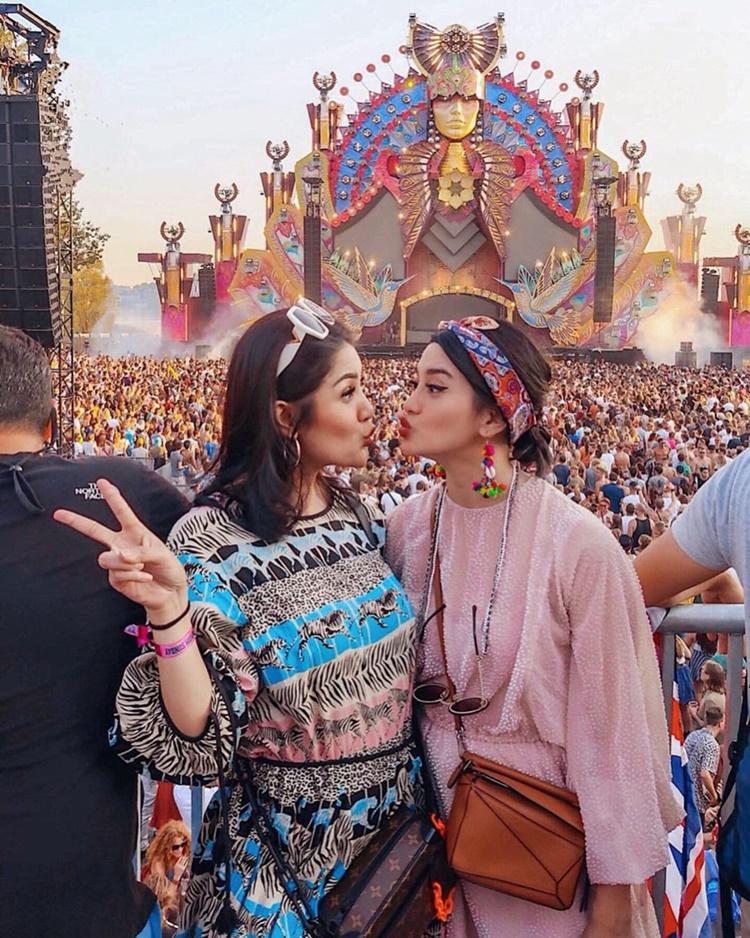 10 Bukti Persahabatan Nindy Ayunda dan Ririn Ekawati Bak Sister Goals!