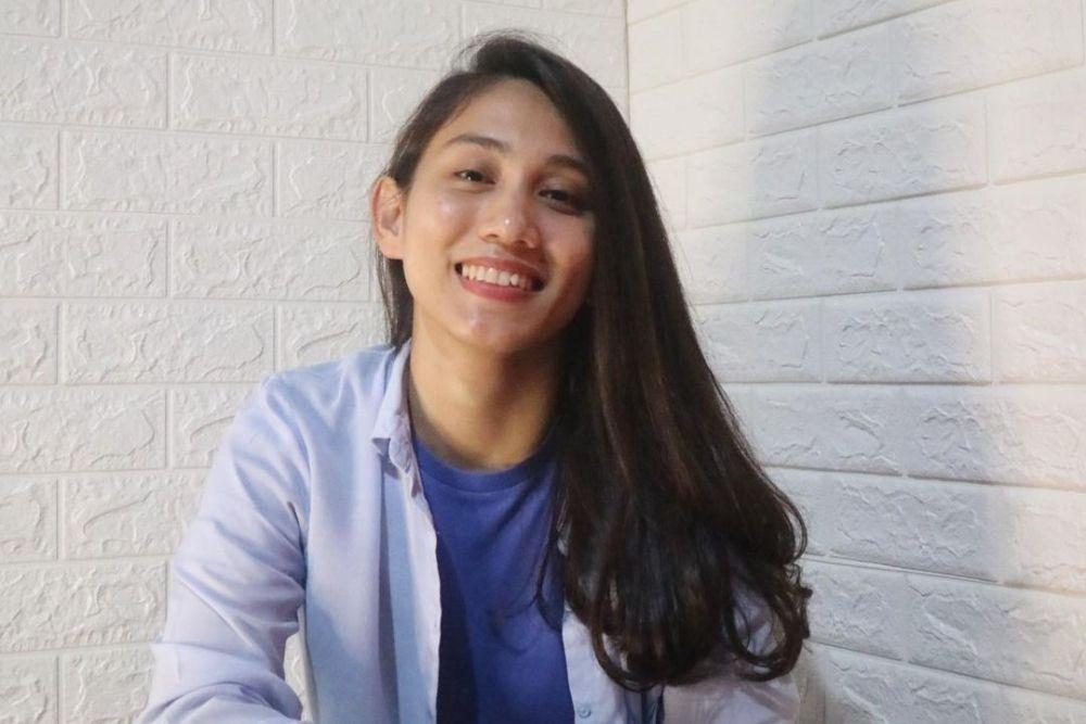 Dijodohkan dengan El Rumi, Begini 7 Pesona Pilot Athira Farina