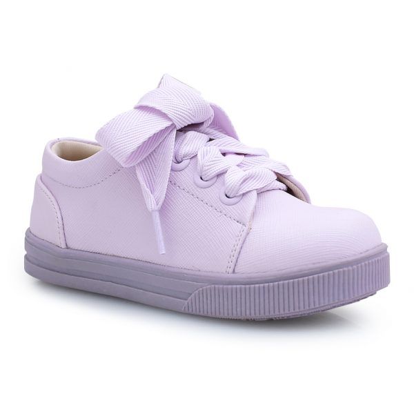 #PopbelaOOTD: Rekomendasi Sneakers Manis untuk Si Feminin