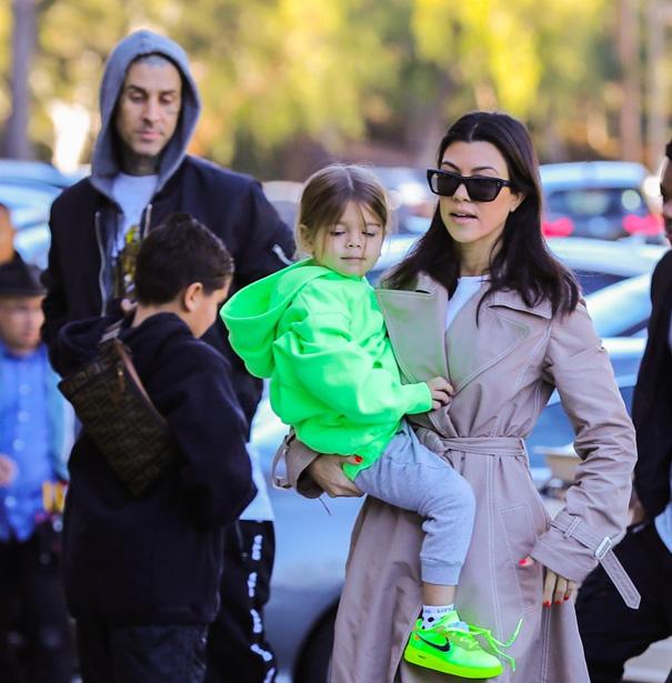 Teman Jadi Pacar, 7 Fakta Hubungan Kourtney Kardashian & Travis Barker
