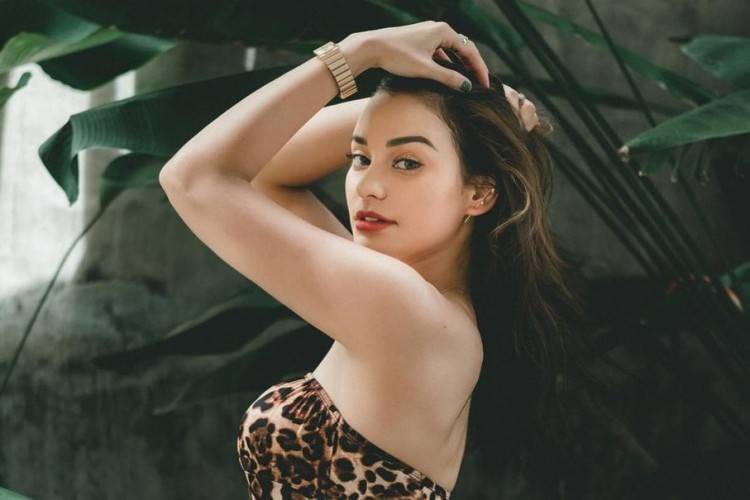 Intip Gaya Seksi Nora Alexandra, Istri Jerinx yang Memesona