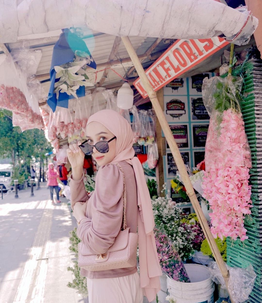 Deretan Warna Hijab yang Dapat Membuat Wajah Terlihat Lebih Cerah 