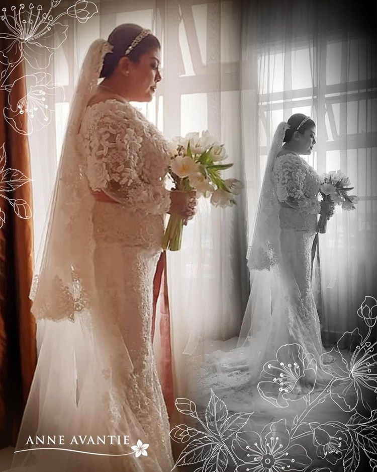 9 Foto Pernikahan Regina Ivanova, Momen Ciumannya Curi Perhatian!
