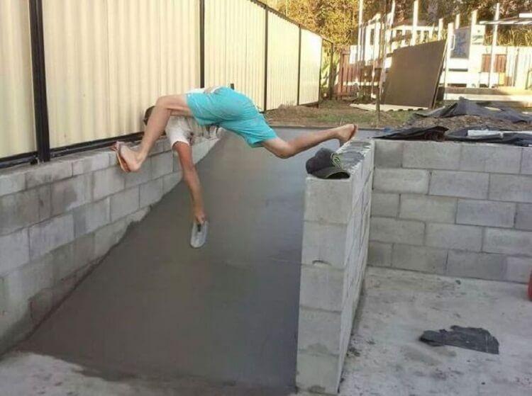 10 Foto Kelakuan Kuli Bangunan yang Bikin Geleng-Geleng Kepala