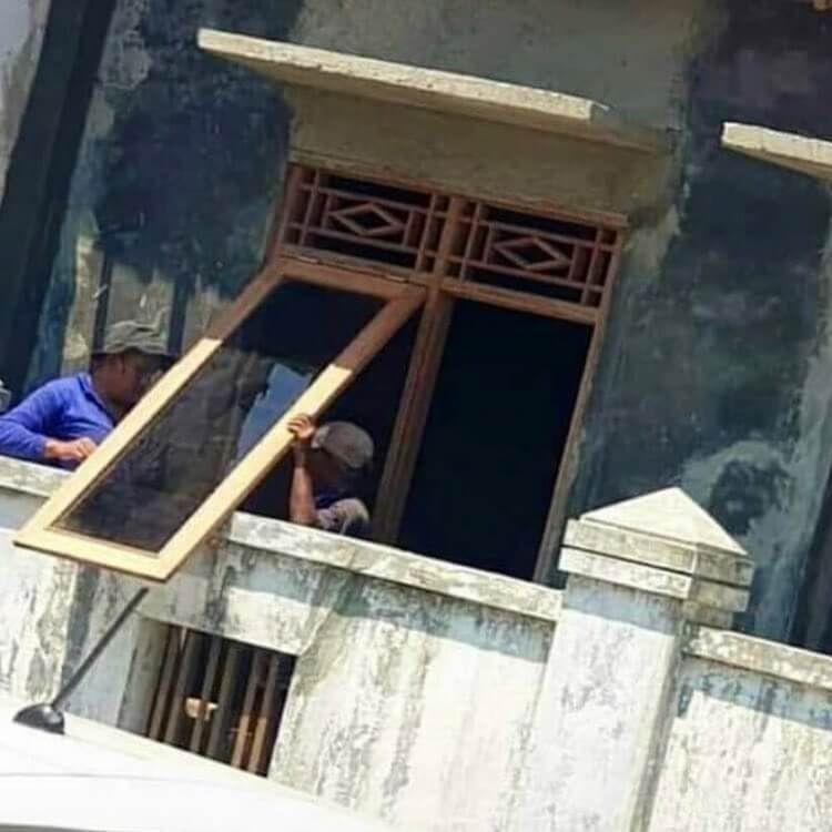10 Foto Kelakuan Kuli Bangunan yang Bikin Geleng-Geleng Kepala