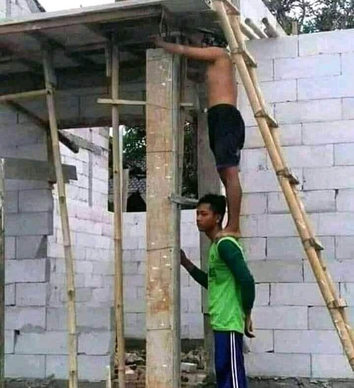 10 Foto Kelakuan Kuli Bangunan yang Bikin Geleng-Geleng Kepala