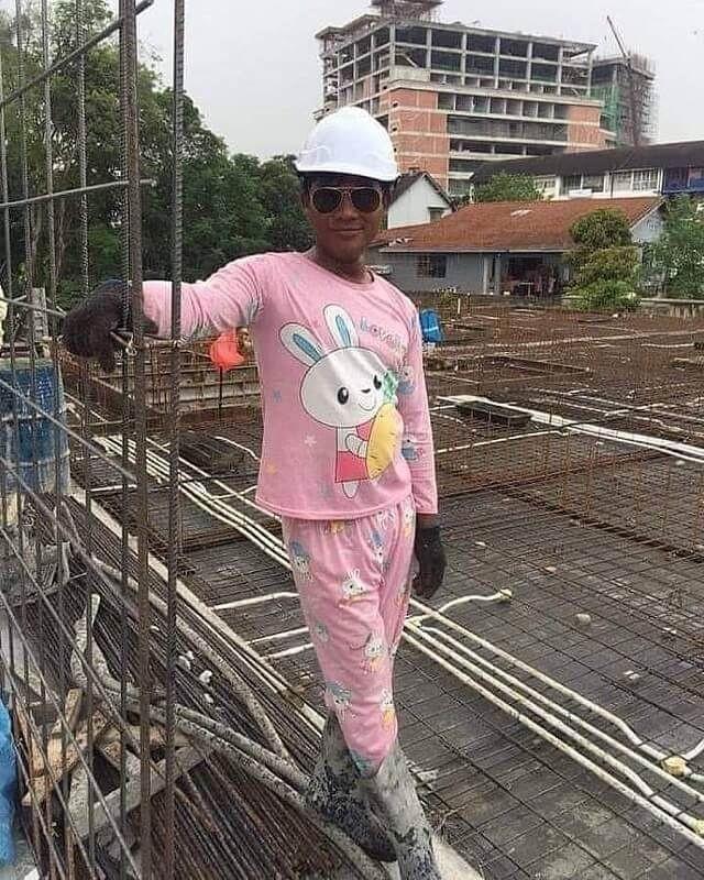 10 Foto Kelakuan Kuli Bangunan yang Bikin Geleng-Geleng Kepala