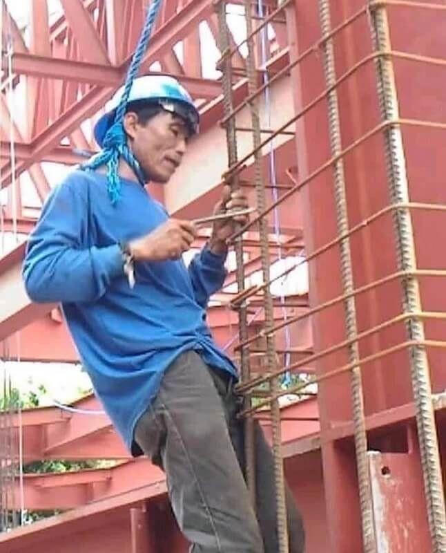 10 Foto Kelakuan Kuli Bangunan yang Bikin Geleng-Geleng Kepala