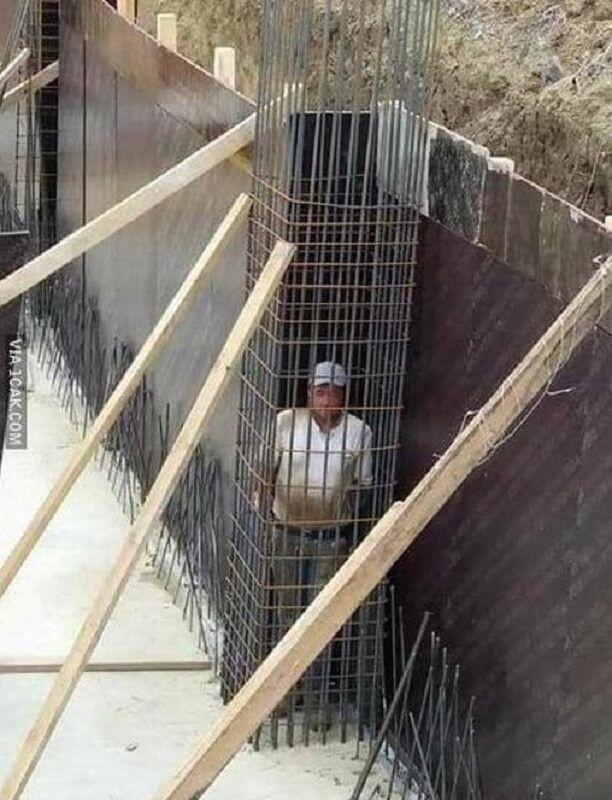 10 Foto Kelakuan Kuli Bangunan yang Bikin Geleng-Geleng Kepala