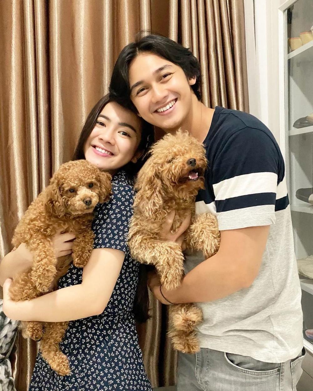Pacaran Lama, 10 Pasangan Artis Ini Akhirnya Bersanding di Pelaminan