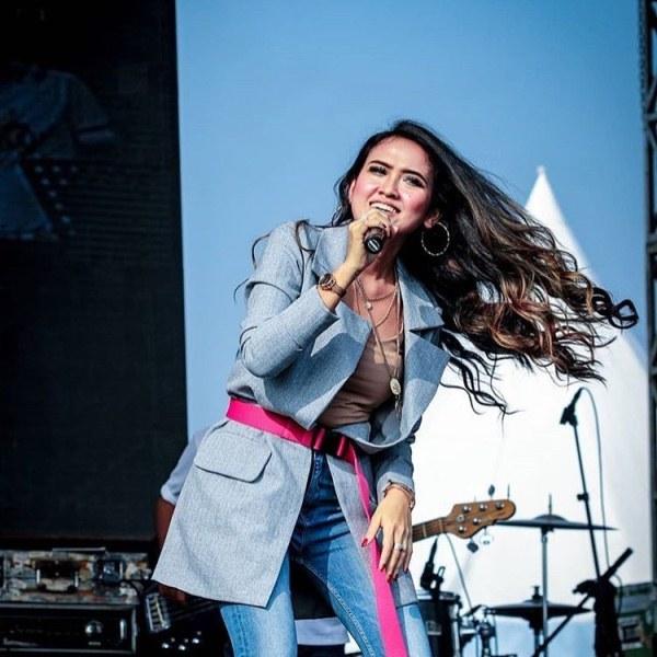 Ini Sosok Meggy Diaz, Penyanyi Dangdut yang Curi Perhatian
